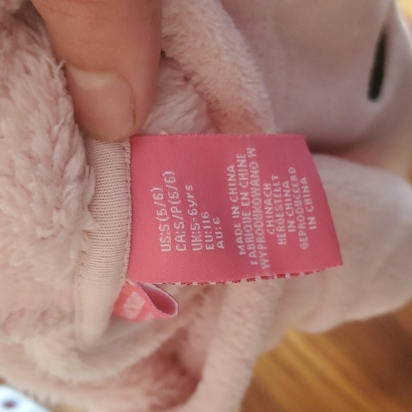 ⭐️2 for $15⭐️ Adorable fuzzy kitten sweater - Picture 6 of 6